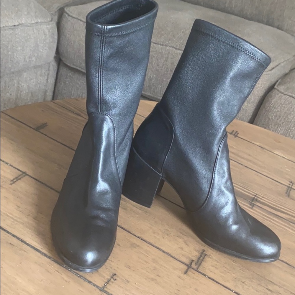 Stuart weitzman leather booties size 7